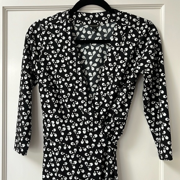 Ann Taylor Dresses & Skirts - Ann Taylor Size 0 Wrap Dress 100% Poly